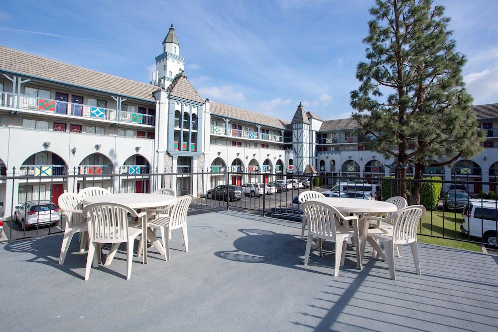 Castle Inn And Suites Anaheim Eksteriør bilde