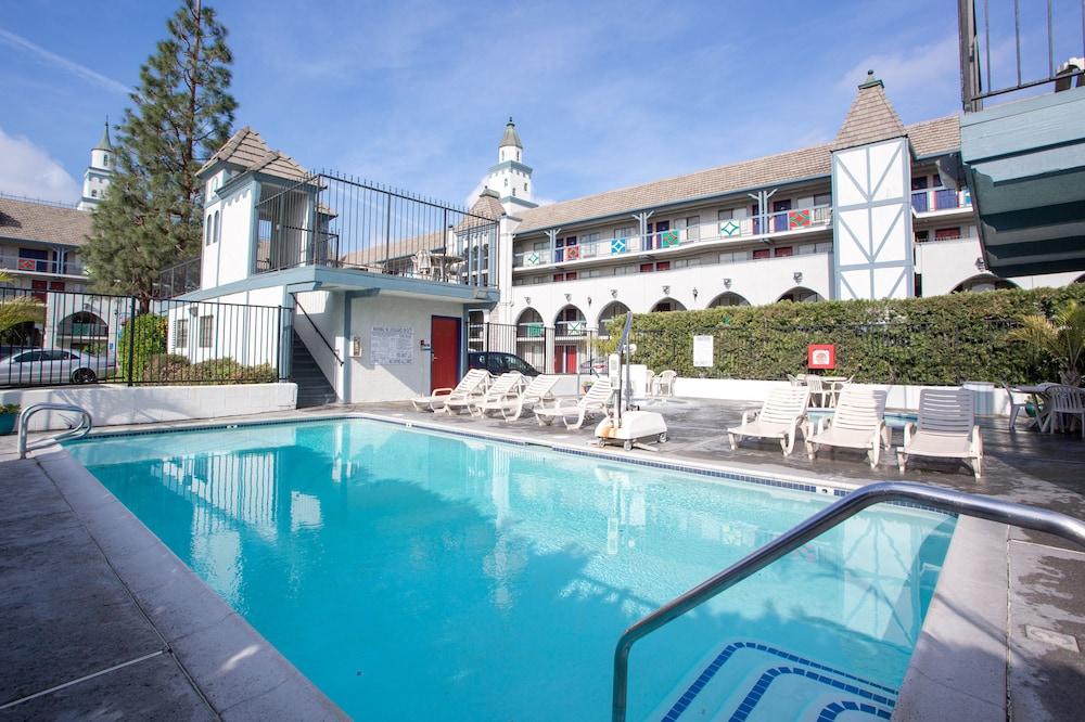 Castle Inn And Suites Anaheim Eksteriør bilde