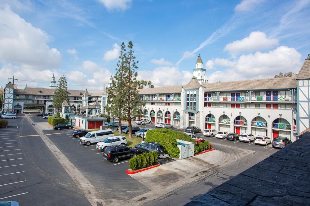 Castle Inn And Suites Anaheim Eksteriør bilde