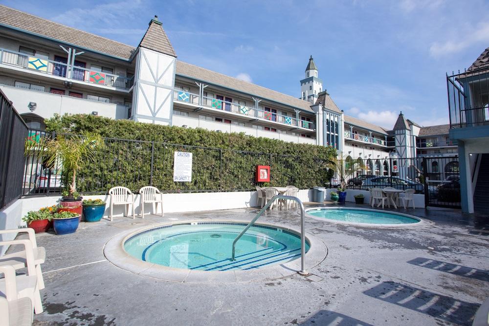 Castle Inn And Suites Anaheim Eksteriør bilde