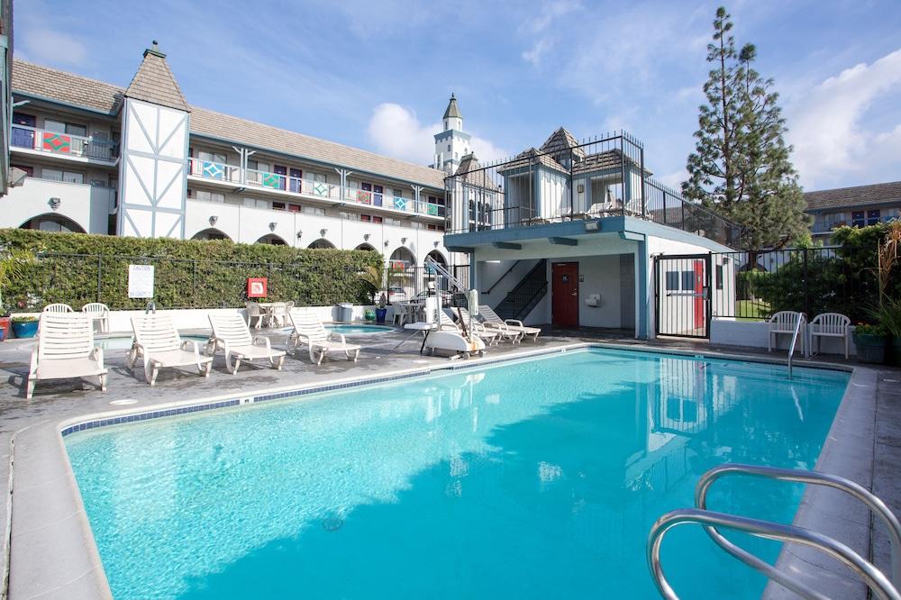 Castle Inn And Suites Anaheim Eksteriør bilde