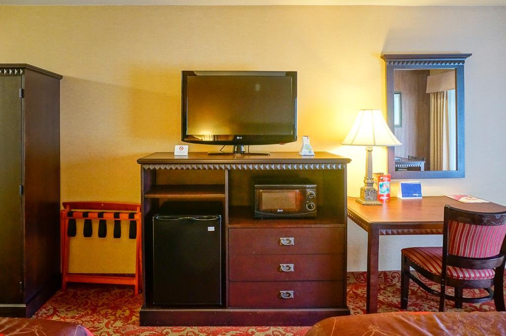 Castle Inn And Suites Anaheim Eksteriør bilde
