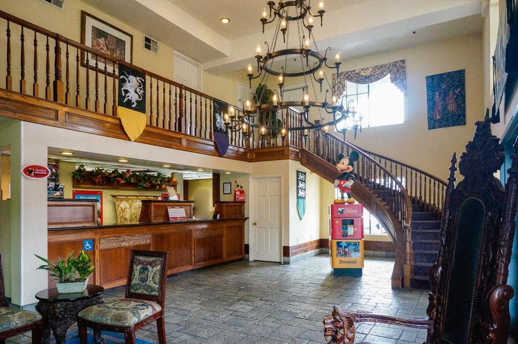 Castle Inn And Suites Anaheim Eksteriør bilde
