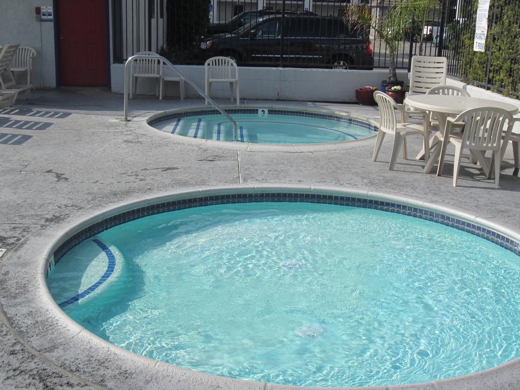 Castle Inn And Suites Anaheim Eksteriør bilde